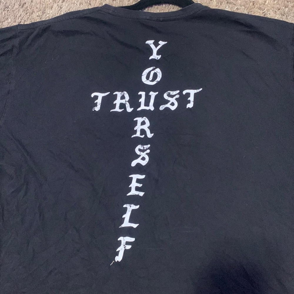 Graphic t shirt Size L